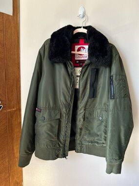 Canada Weather Gear Bomber Jacket Green Faux Fur Collar Size L/G Men’s